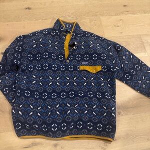 Patagonia Men's Navy and Gold 1/4 button Pullover